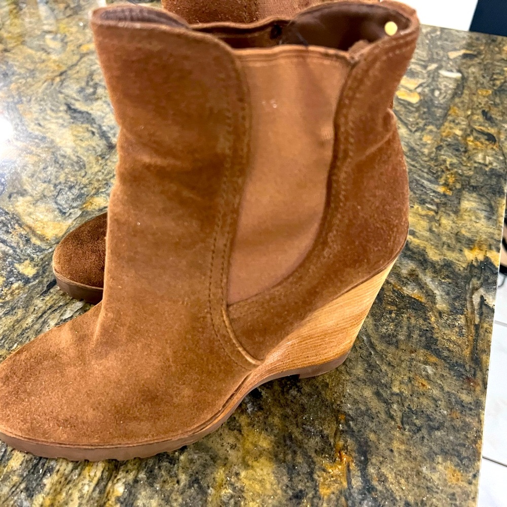 Cognac wedge booties